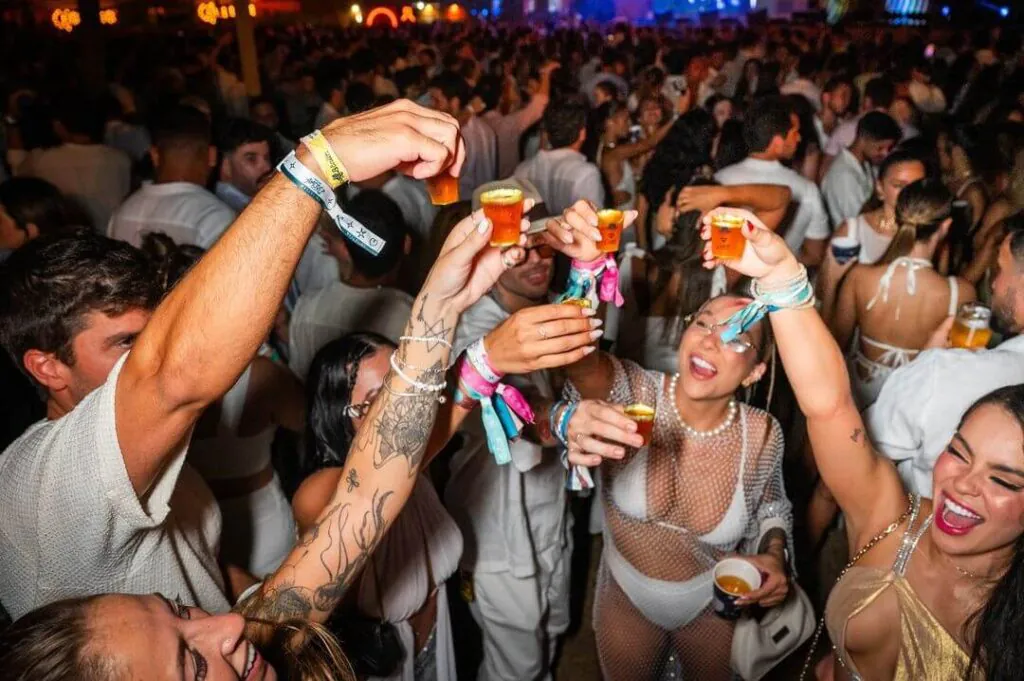 Réveillon Amoré 25 : Tudo que você precisa saber. Amore Open Bar